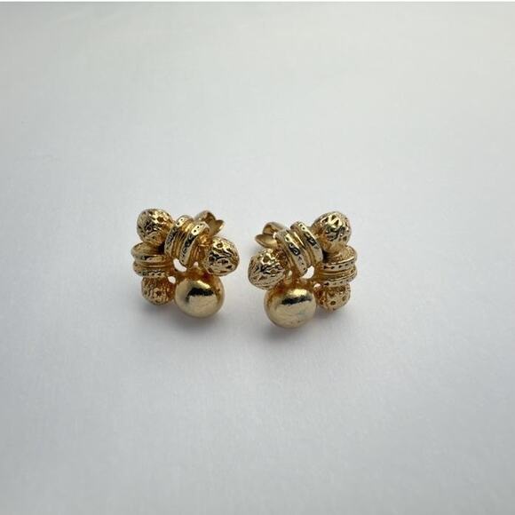 Vintage 1950s CORO Signed Gold Tone Textured Knot Clip-On Earrings - Picture 2 of 8